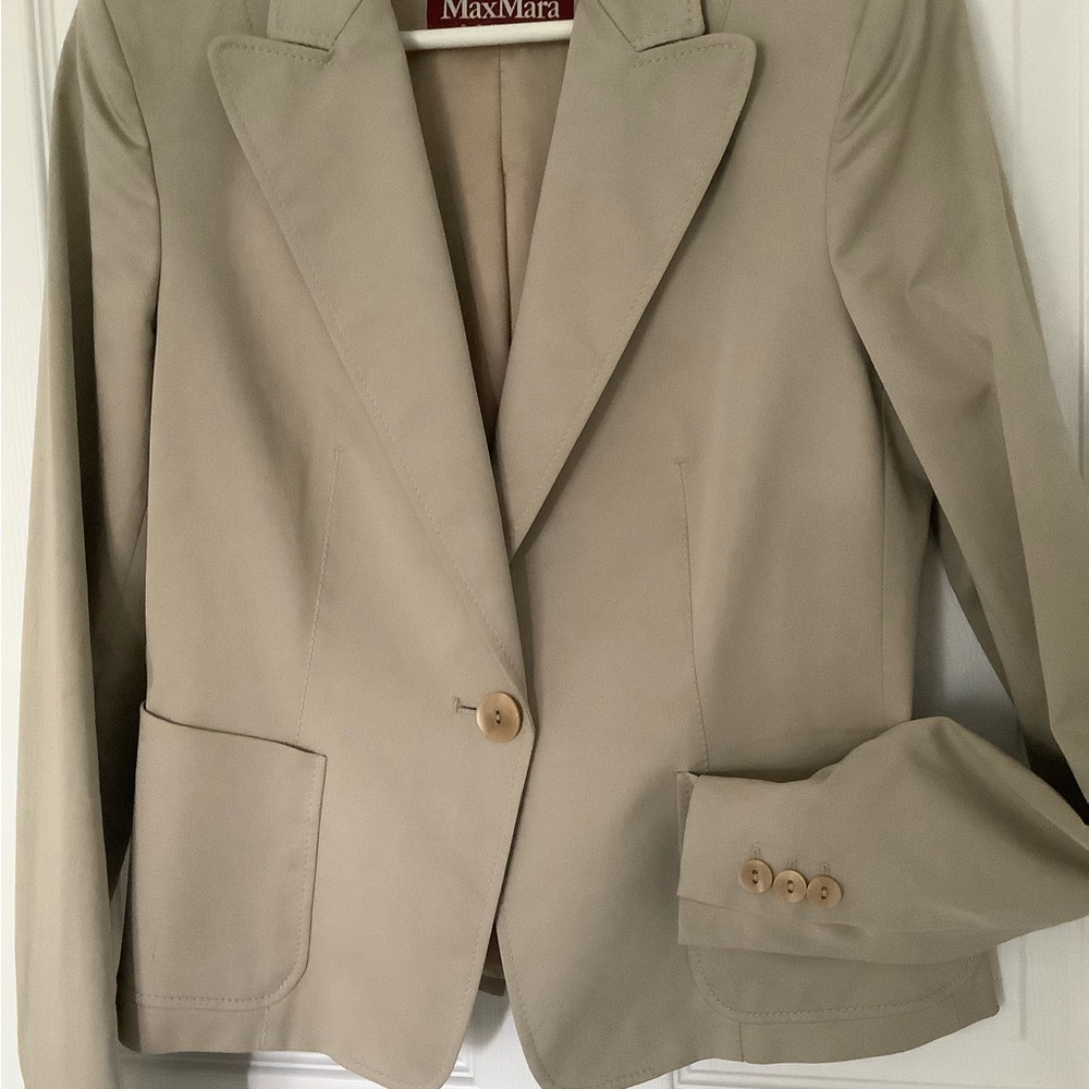 Max Mara studio,beige single-breasted women’s blazer,size8